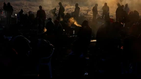 Ukrainer auf der Flucht, russische Armee im Anmarsch