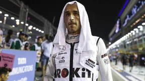 Mit einem Arm und einem Lächeln