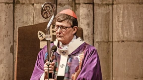 Stellt sich Kardinal Woelki über Recht und Gesetz?