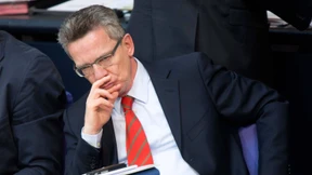 De Maizière will alle Akten offenlegen