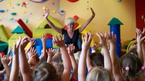 1500 potentielle Erzieherinnen in der Warteschleife