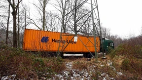 LKW-Unfall auf A661 –  Messerangriff auf Schwangere