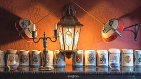 Links – und im Männerbund