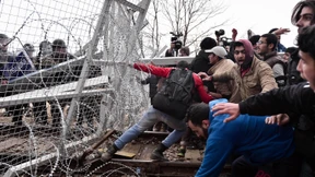 Mazedonische Polizei setzt Tränengas gegen Flüchtlinge ein