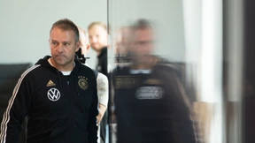 Bundestrainer stimmt seine Mannschaft auf Spiel ein