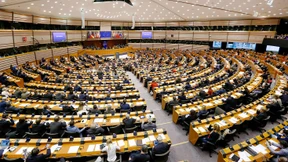 Was sagen Barnier und Juncker?