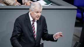 Seehofer plant Passentzug für Islamisten