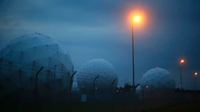 Mächtige Schweiger, zahnlose Schwätzer 