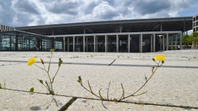 Der Berliner Großflughafen plant schon seinen Umzug