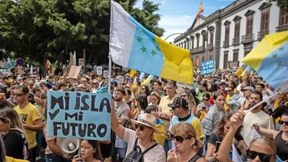 Bewohner der Kanaren protestieren gegen Massentourismus