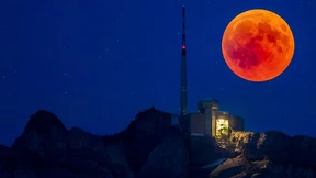 Blutmond fasziniert Deutschland