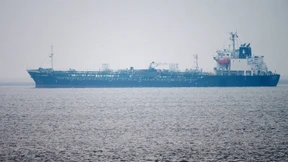 Havarierter Gefahrgut-Tanker in der Elbe wieder frei