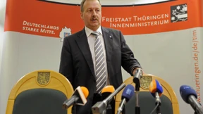 Innenminister zweifelt an eigenen Behörden