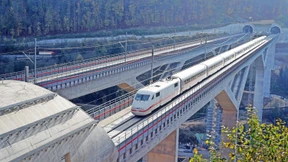 Das Milliarden-Rennen zwischen Bahn und Auto