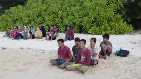 Mit Knüppeln gegen hungerstreikende Rohingya