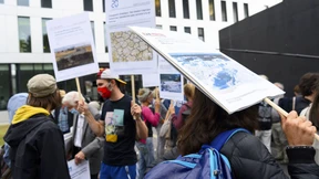 Schweizer Gericht verurteilt zwölf Klimaaktivisten