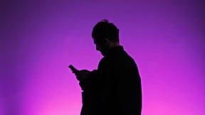 Die EU nimmt die sozialen Netze in die Pflicht