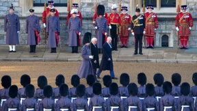 Empfang mit Hymne, Kutschen und Kanonen