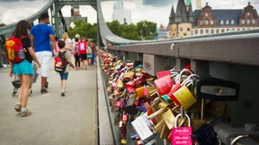 Der Eiserne Steg und die Last der Liebe