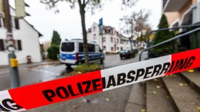 Polizei entdeckt zufällig Leiche in Plastiktonne auf Balkon