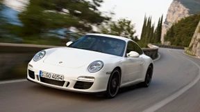 Das Fusionsthema lastet schwer auf den Porsche-Aktien