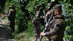 10.000 Soldaten und Polizisten umzingeln ganze Stadt