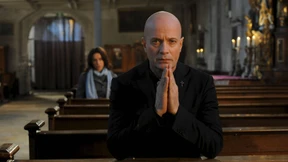 Ein Dorf jagt den Priester