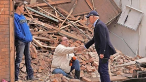 Biden sagt den Opfern Hilfe zu