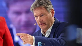 Bolzen mit Kettensäge