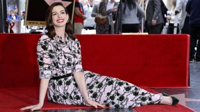 Anne Hathaway freut sich