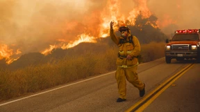 Tausende fliehen vor Waldbrand 