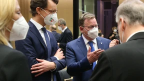 Zustimmung mit harten Worten