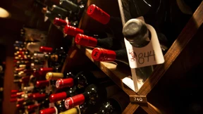 Pärchen stiehlt Wein im Wert von zwei Millionen Euro