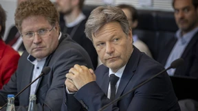 Habeck in der grünen Wagenburg