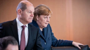 Zwei alte Sterne steigen wieder