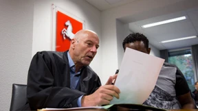 Somalier erzwingt Bearbeitung seines Asylantrags