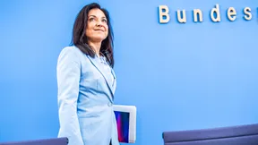 Regierung halbiert Wachstumsprognose