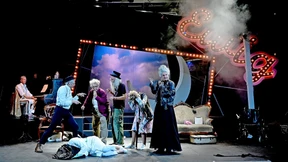 Zu Shakespeare mit Regencape