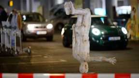 Zur Ausstellung geradeaus ins Parkhaus, bitte!