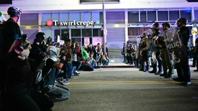 Wenn es dunkel wird, vermummen sie sich