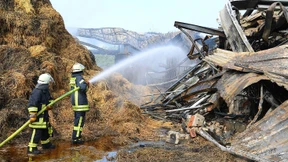 Brand auf Reiterhof nach 40 Stunden gelöscht