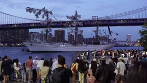 Großsegler kracht in Brooklyn Bridge in New York
