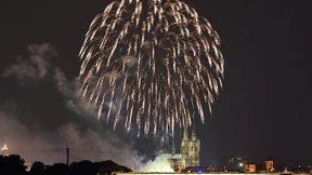 250 Klima-Aktivisten besetzen Brücke in Köln