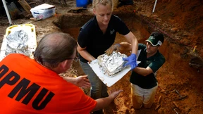 Knabenschule mit Friedhof