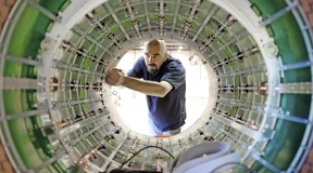 Die Agnelli-Familie stärkt Philips den Rücken