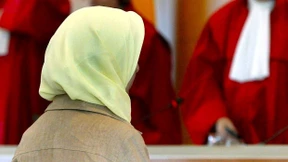 Bundesarbeitsgericht: Kopftuchverbot für Lehrerin rechtswidrig