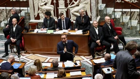 Frankreichs Parlament stimmt für Aussetzung der Rentenreform