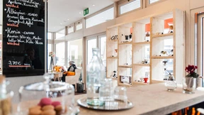 Filterkaffee und Baguette 