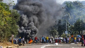 Geplünderte Supermärkte, brennende Barrikaden