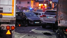 Mann rammt mit gestohlenem Lkw mehrere Autos